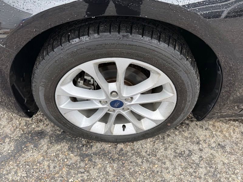 Used 2020 Ford Fusion SE FWD image 15