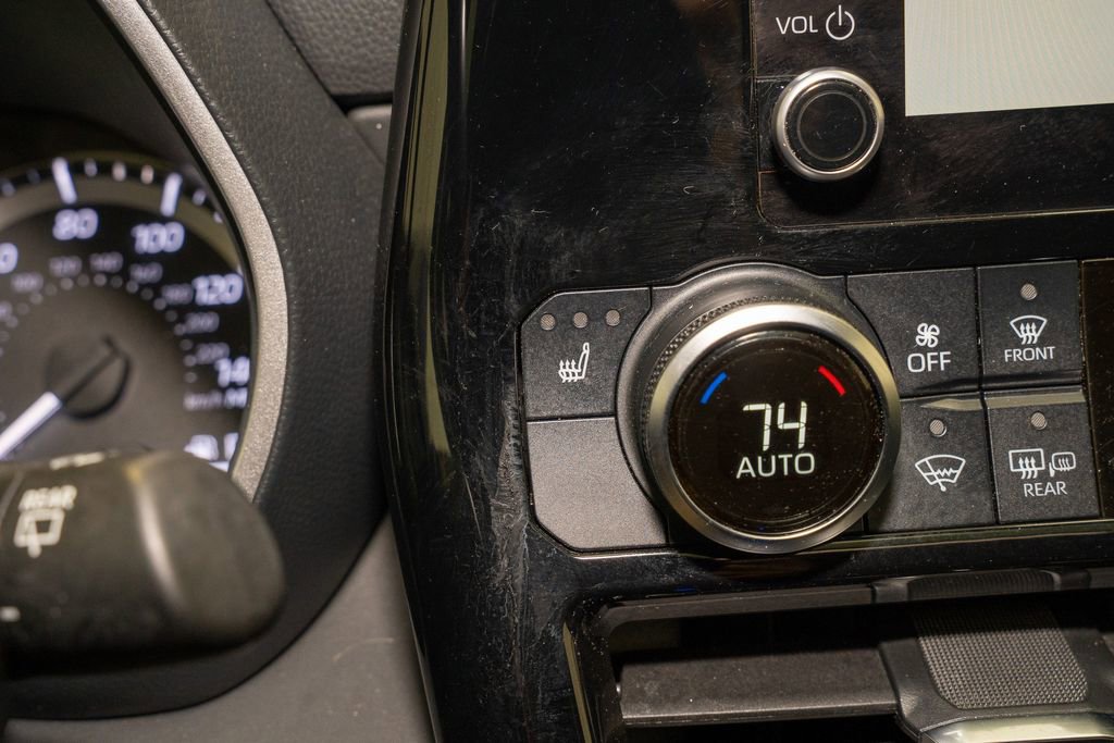 Used 2024 Toyota Highlander XLE image 17