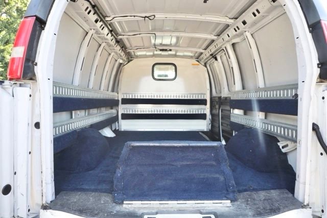 Used 2018 Chevrolet Express 2500 image 22
