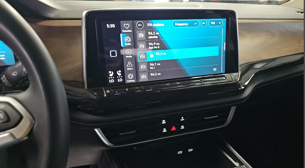Used 2024 Volkswagen Atlas SE w/ Panoramic Sunroof Package AWD/4WD image 31