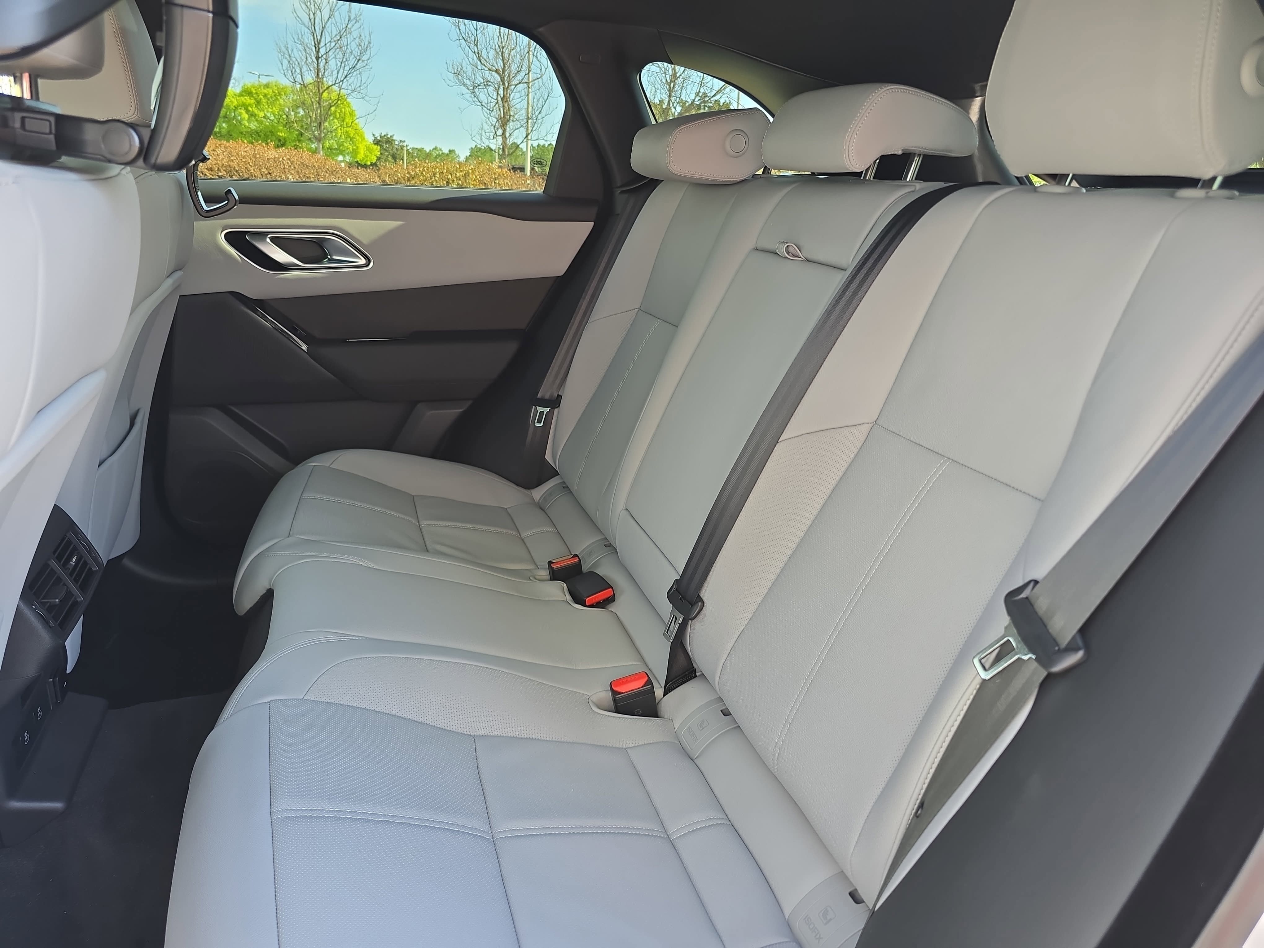 New 2026 Land Rover Range Rover Velar Dynamic SE AWD/4WD image 14