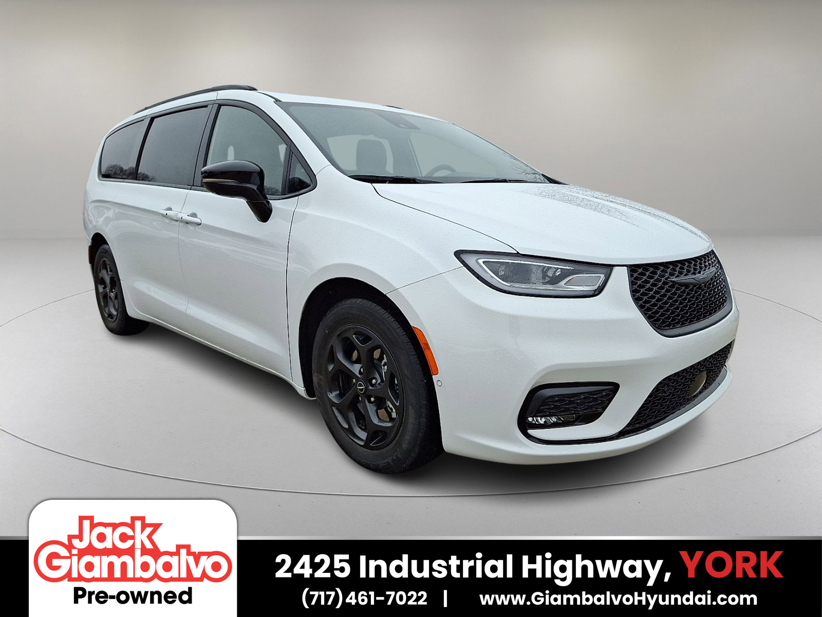 Used 2025 Chrysler Pacifica Premium image 1