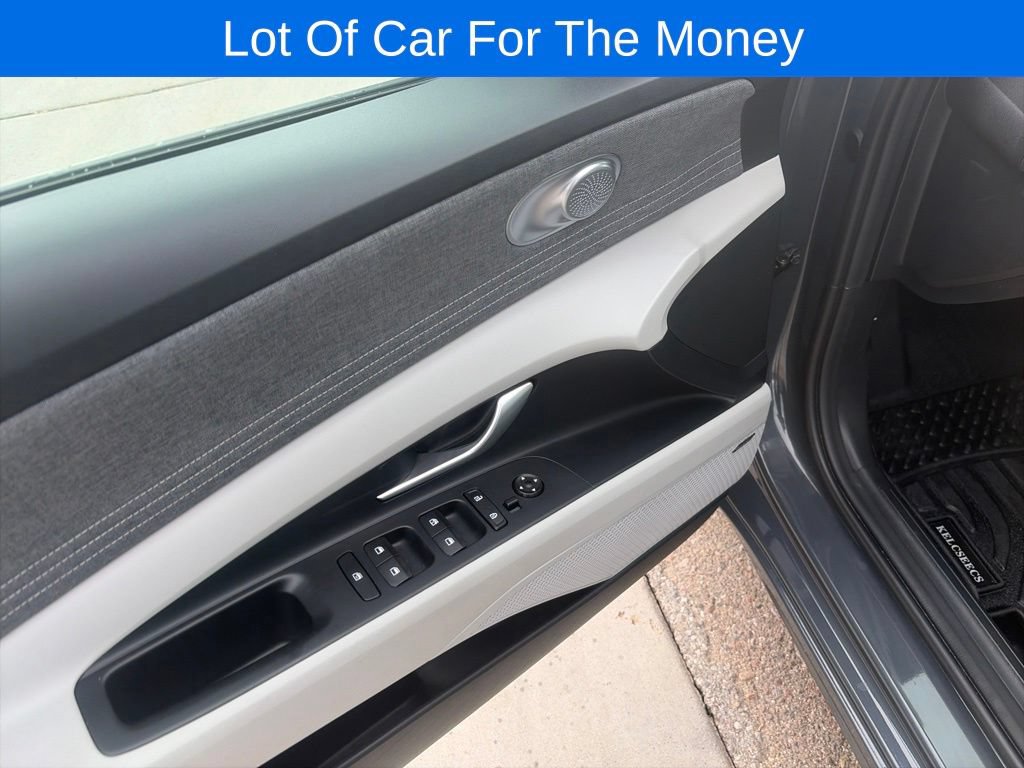 Used 2023 Hyundai Elantra Limited FWD image 21
