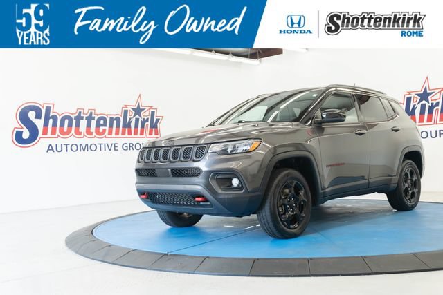 Used 2024 Jeep Compass Trailhawk AWD/4WD image 1