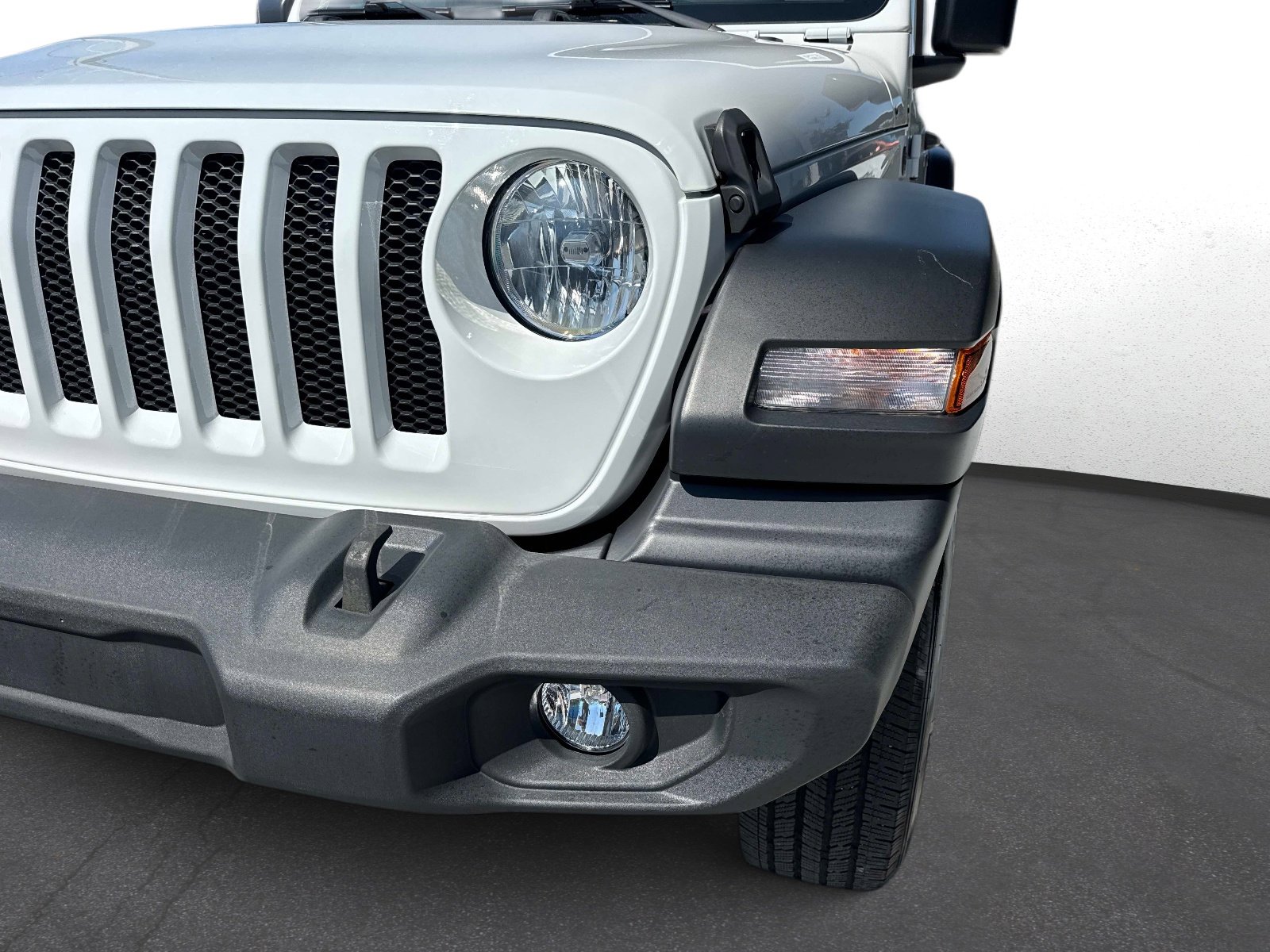 Used 2023 Jeep Wrangler Sport image 9
