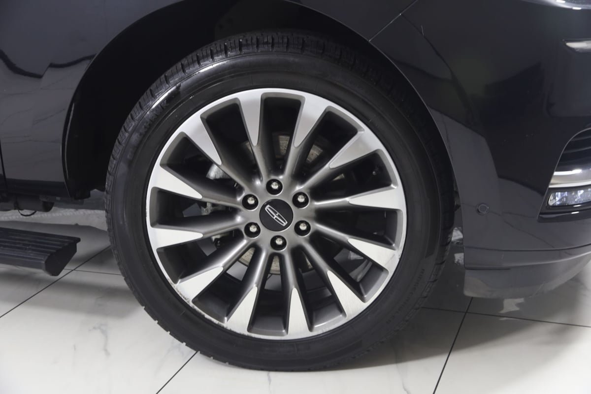 Used 2020 Lincoln Navigator Reserve AWD/4WD image 16