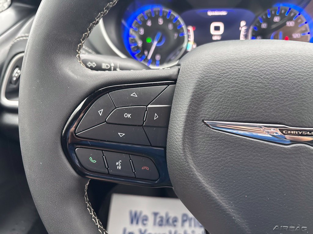 Used 2024 Chrysler Pacifica Touring-L w/ S Appearance Package FWD image 34