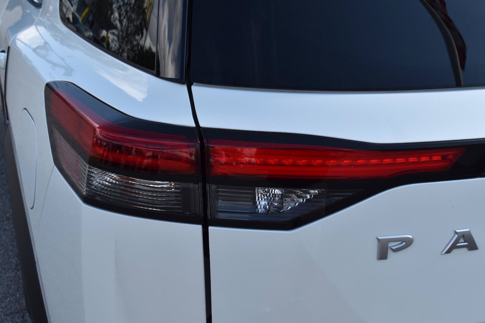 Used 2024 Nissan Pathfinder SL FWD image 7