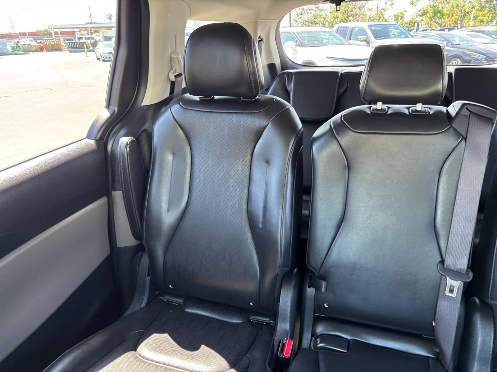 Used 2026 Kia Carnival FWD image 70
