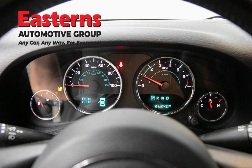 Used 2017 Jeep Wrangler Unlimited Sahara w/ Dual Top Group AWD/4WD image 17