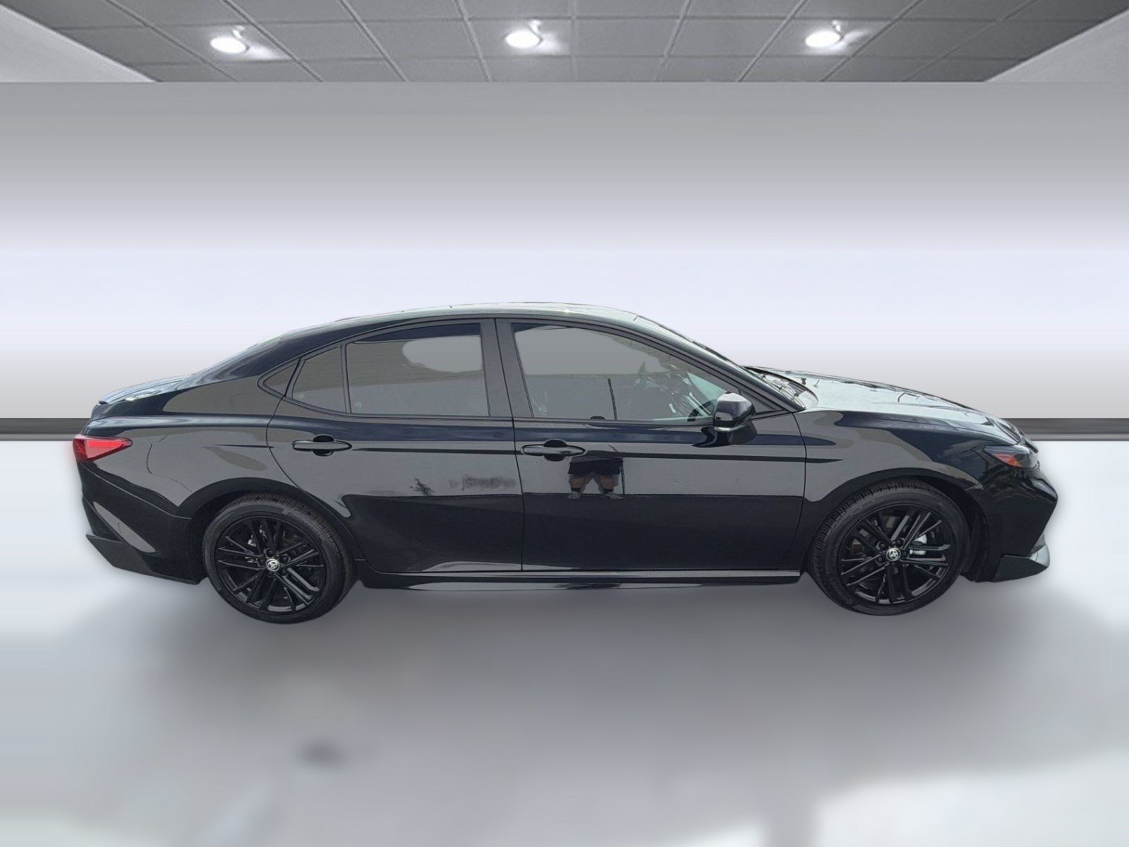 Used 2025 Toyota Camry SE FWD image 7