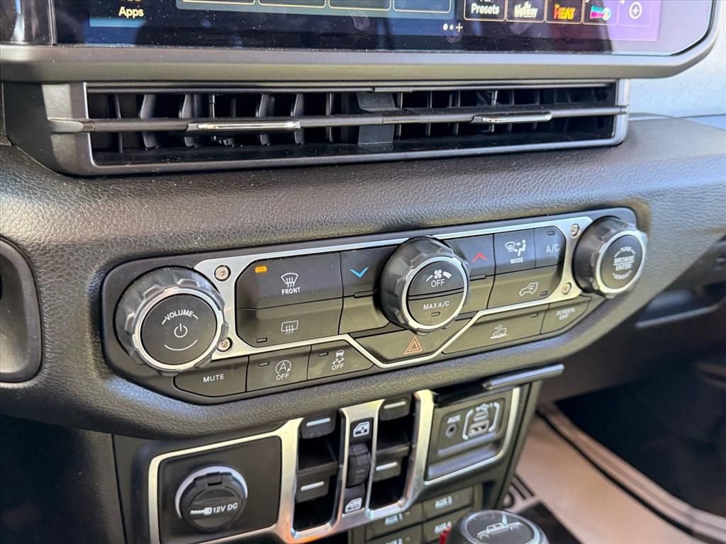 Used 2024 Jeep Gladiator Sport image 25