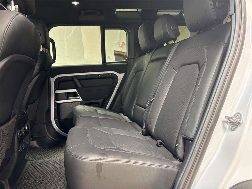 Used 2023 Land Rover Defender 110 SE image 27