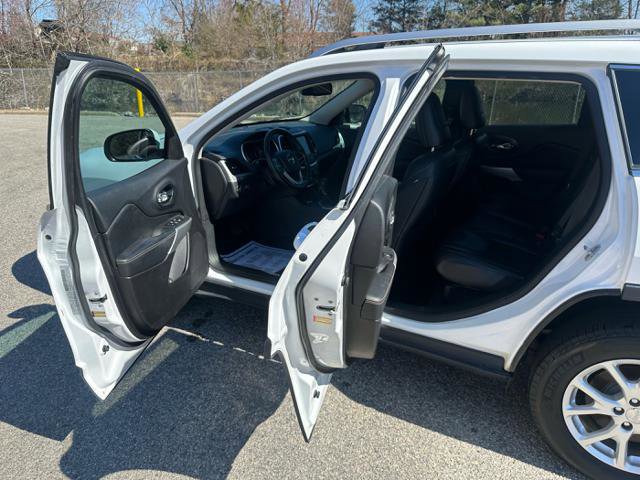 Used 2018 Jeep Cherokee Latitude Plus AWD/4WD image 27