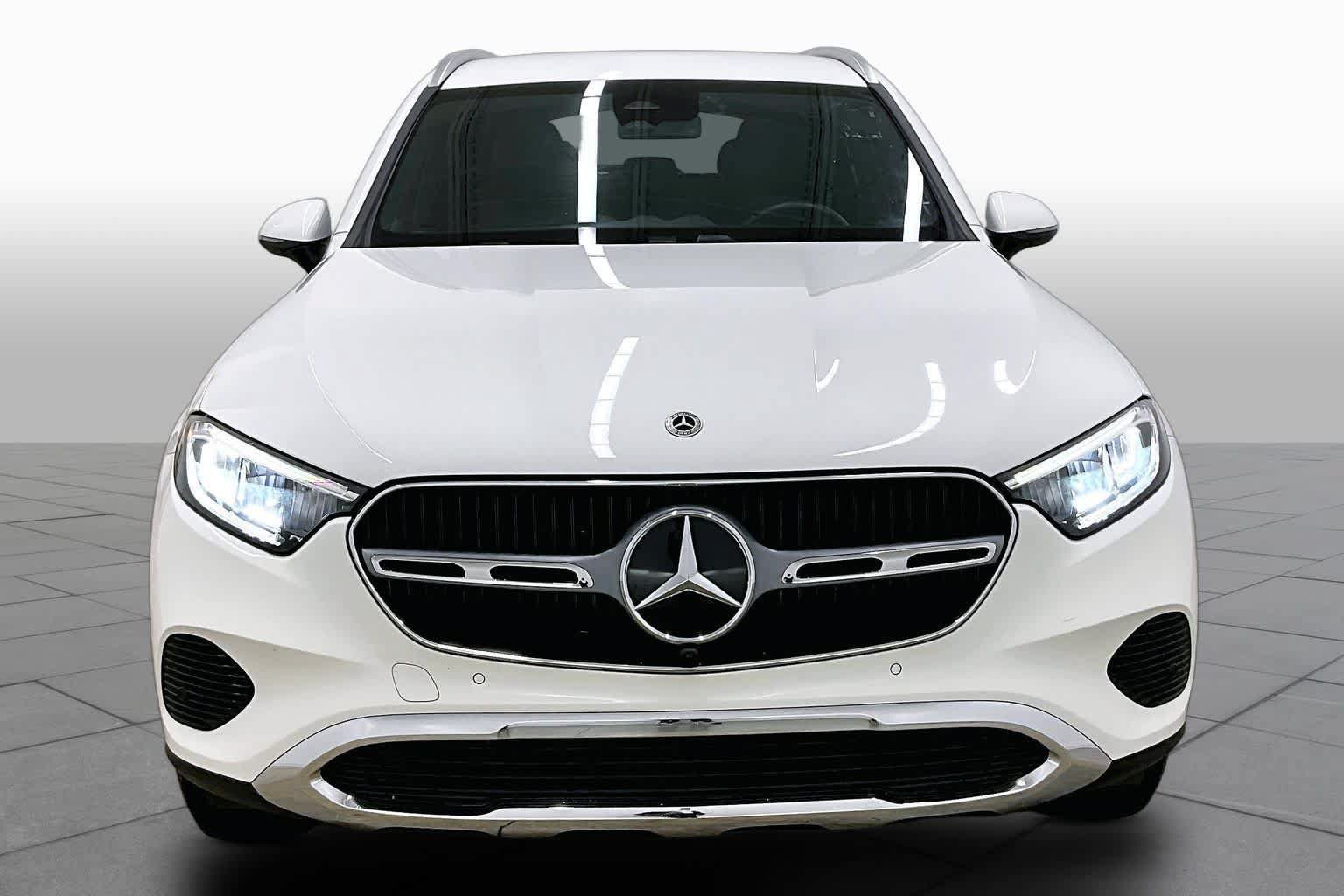 Used 2025 Mercedes-Benz GLC 300 4MATIC image 4