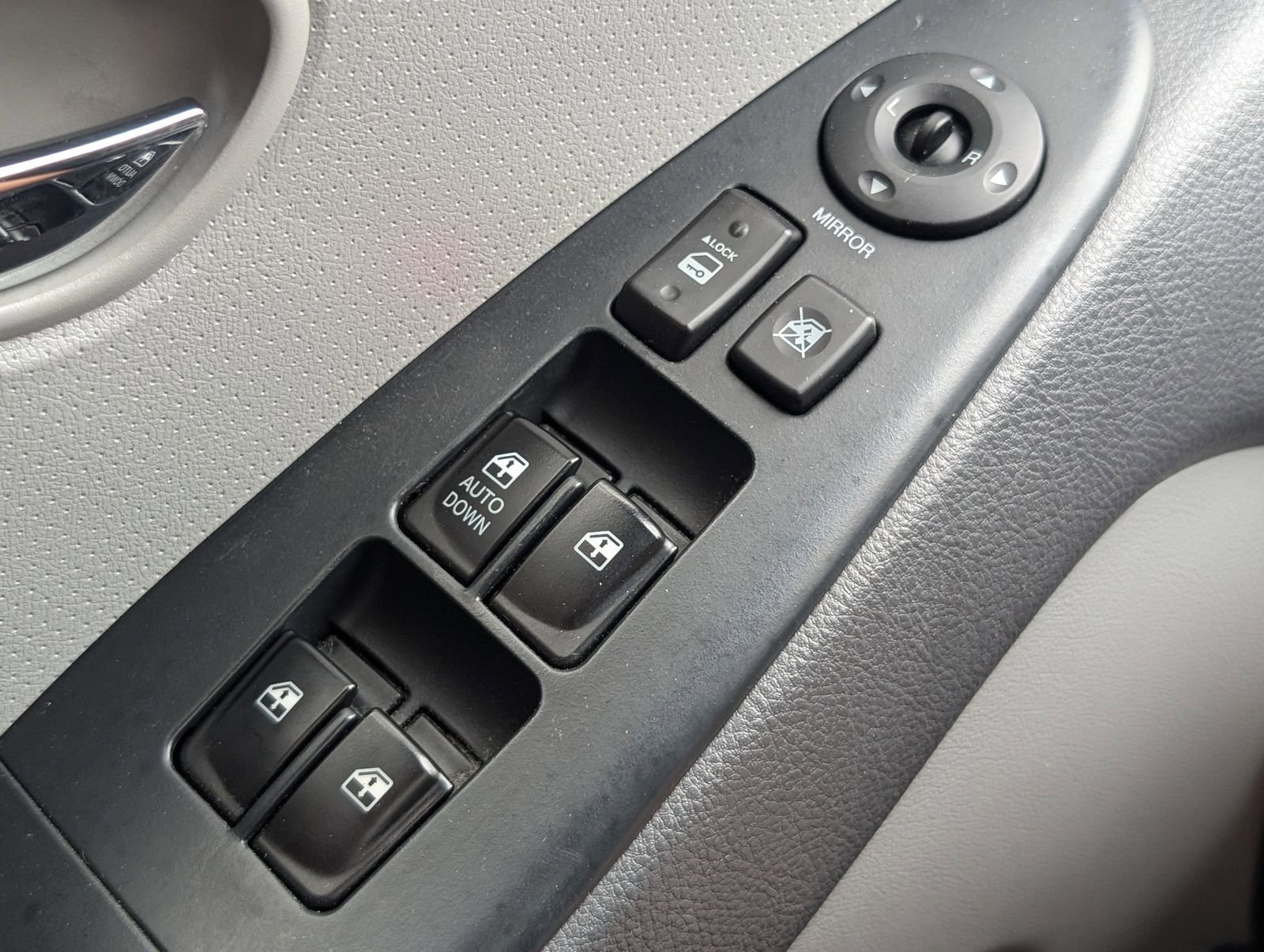 Used 2010 Hyundai Elantra GLS FWD image 17