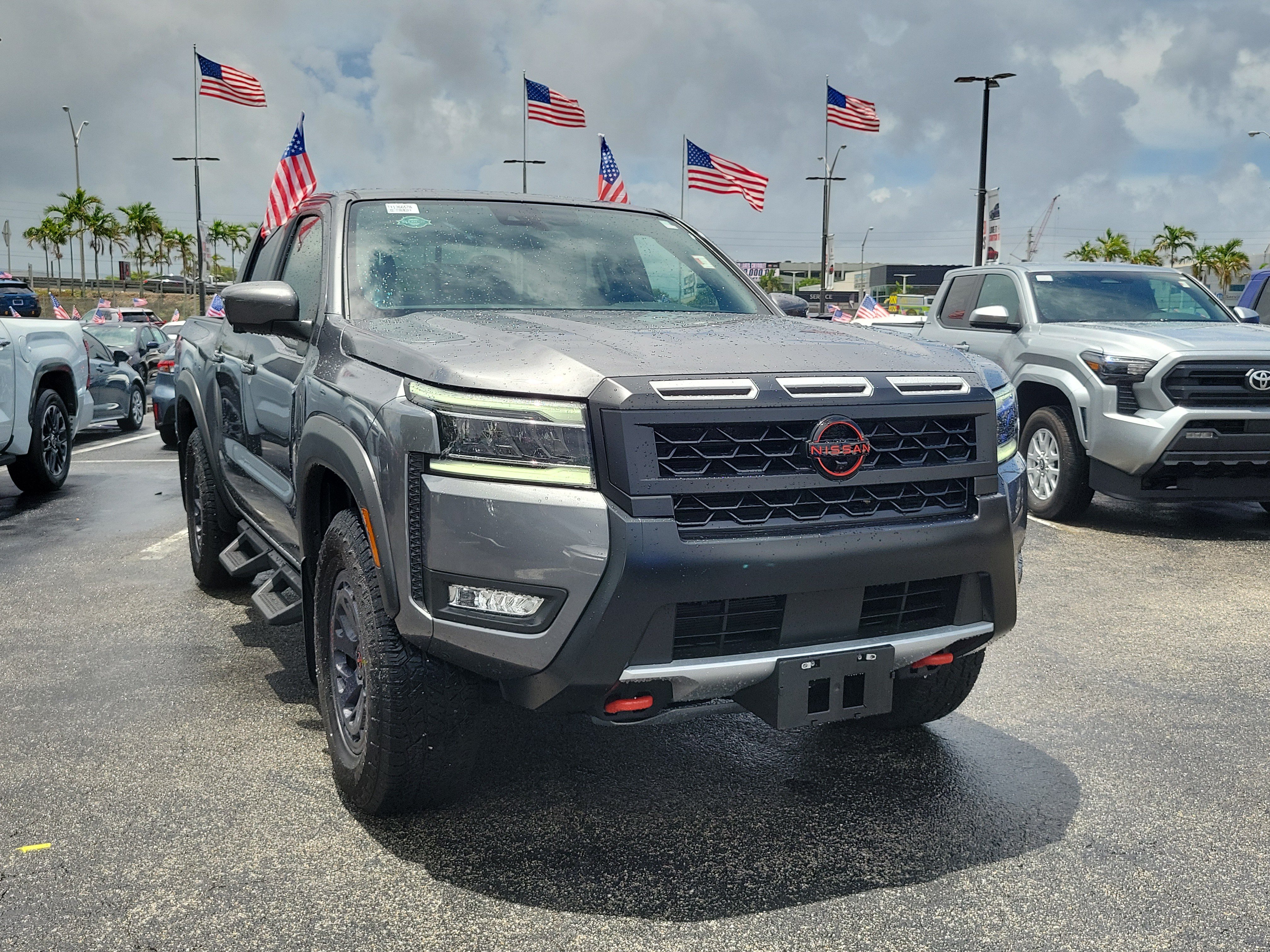 Used 2025 Nissan Frontier PRO-4X w/ Pro Convenience Package AWD/4WD image 2