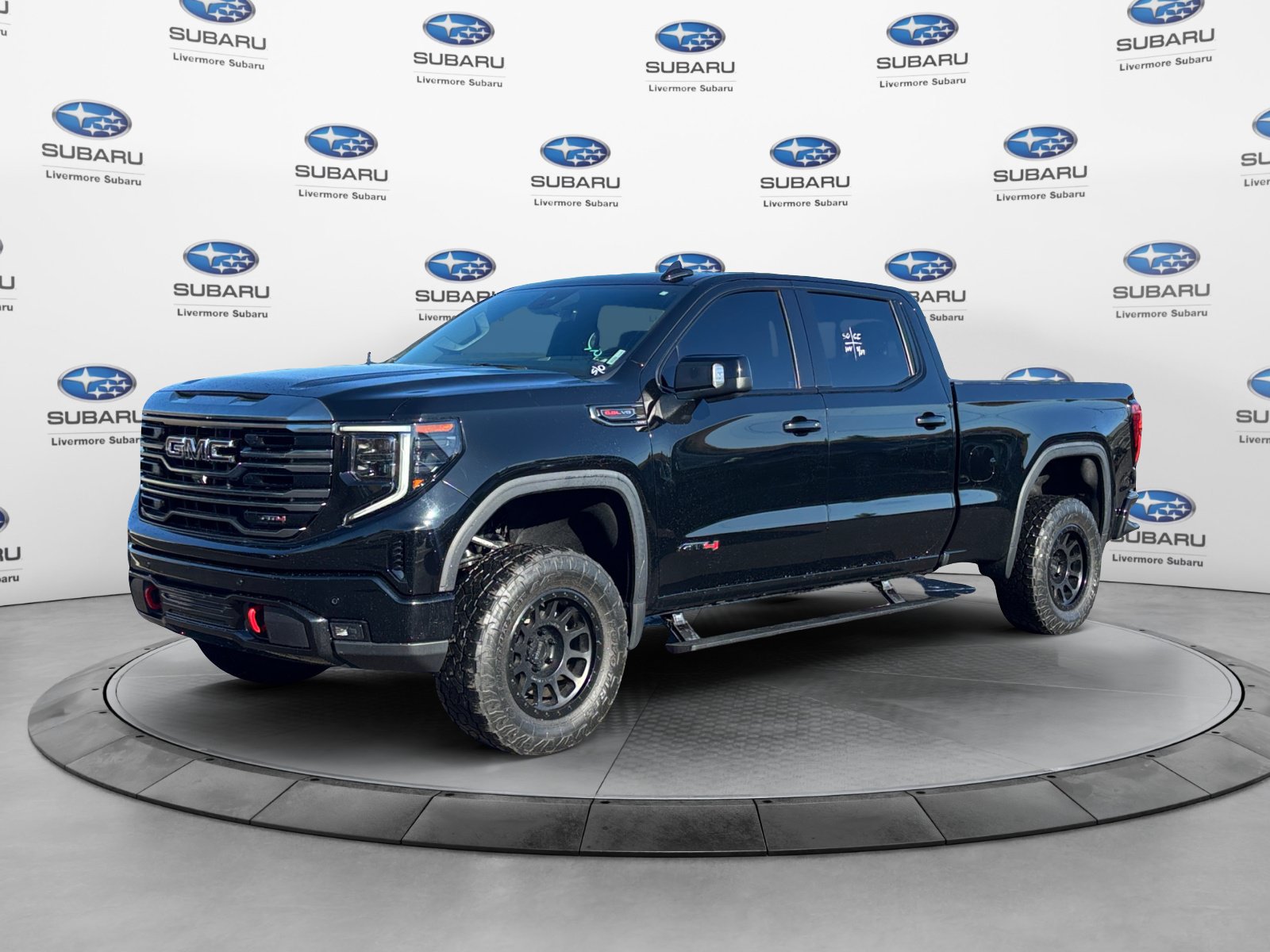 Used 2023 GMC Sierra 1500 AT4 w/ Technology Package AWD/4WD image 3