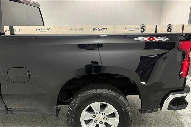 Used 2025 Chevrolet Silverado 1500 LT image 36