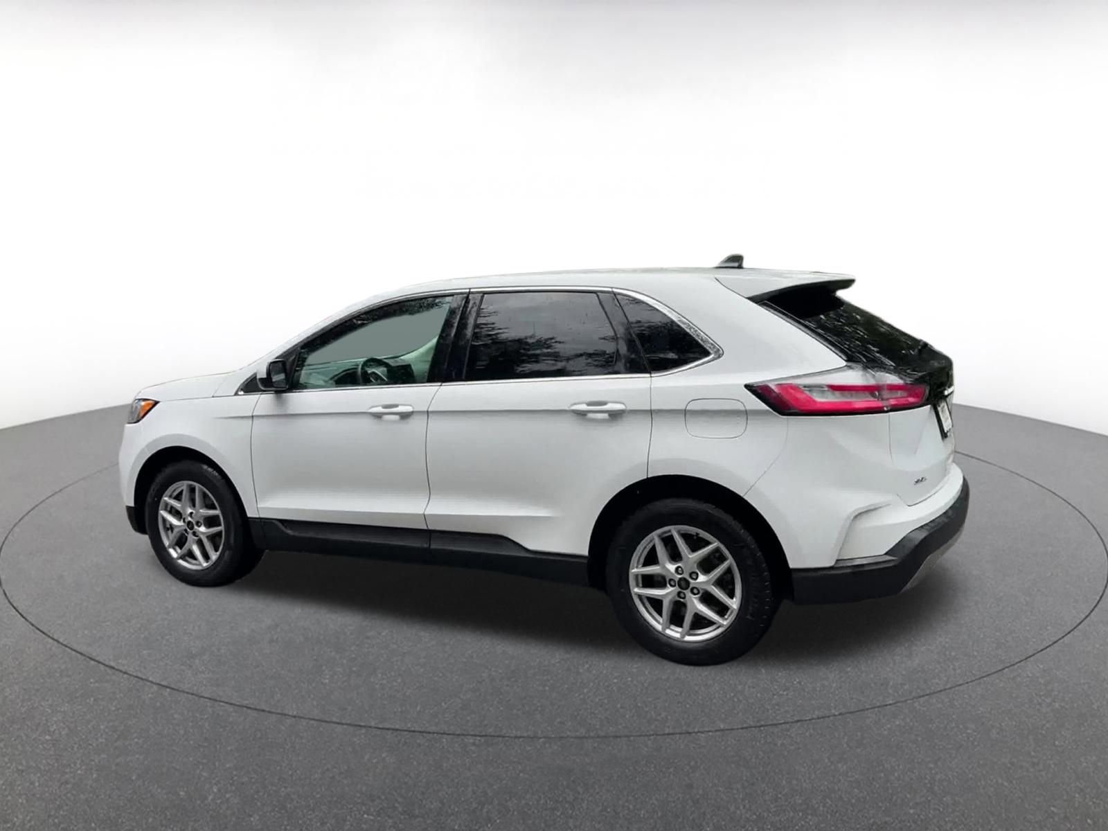 Used 2024 Ford Edge SEL image 10