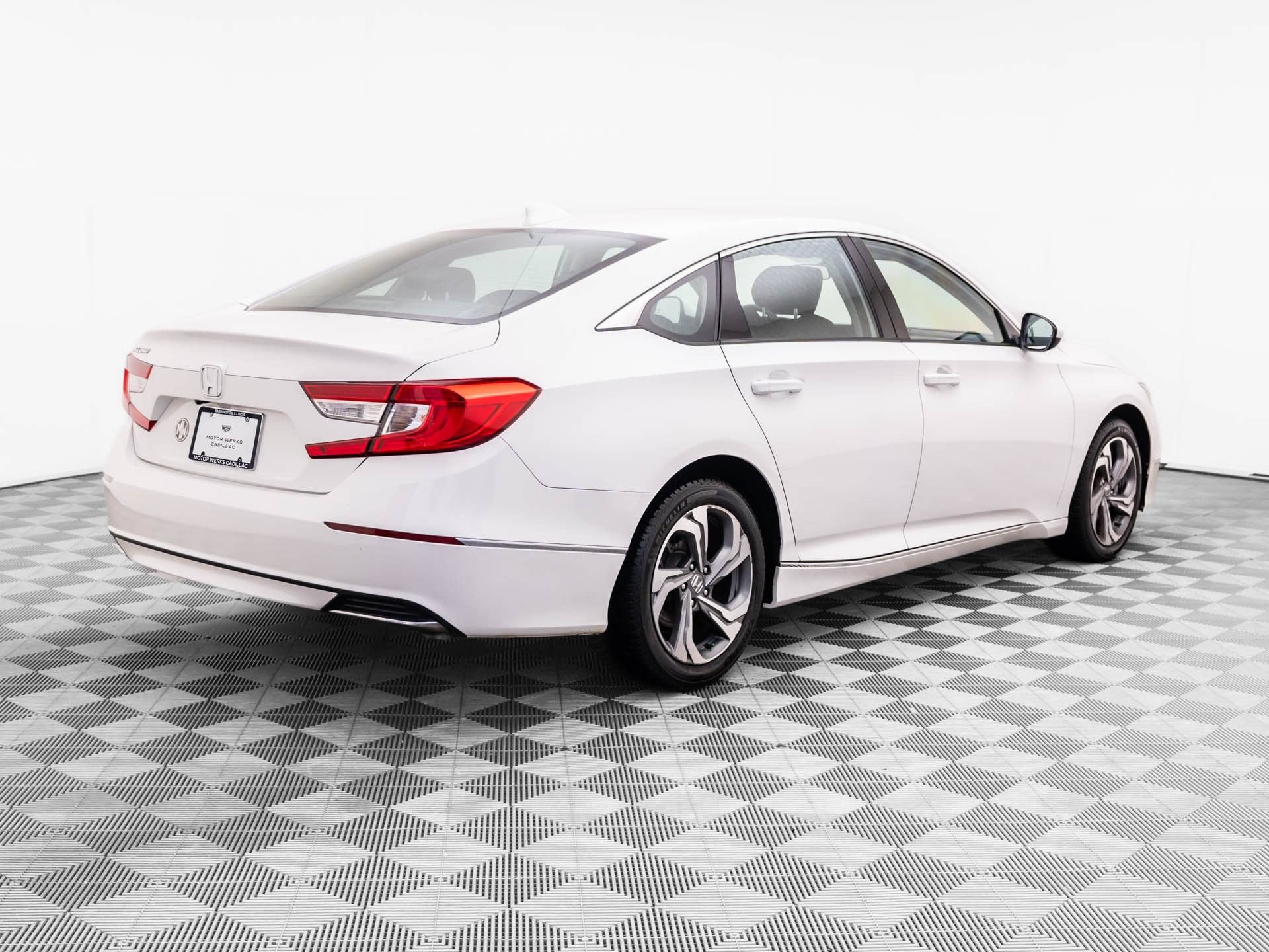 Used 2018 Honda Accord EX image 5