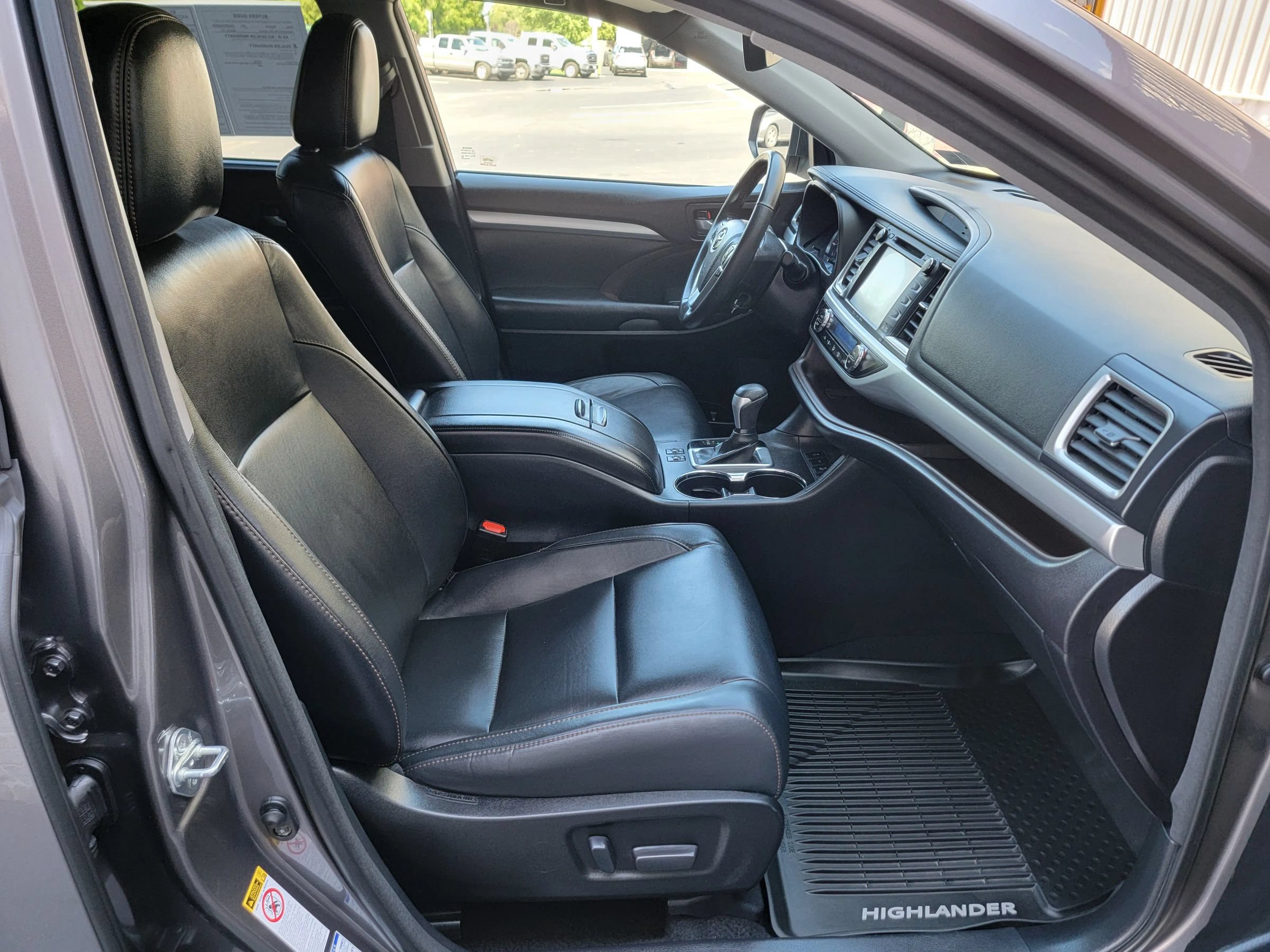 Used 2017 Toyota Highlander XLE AWD/4WD image 17