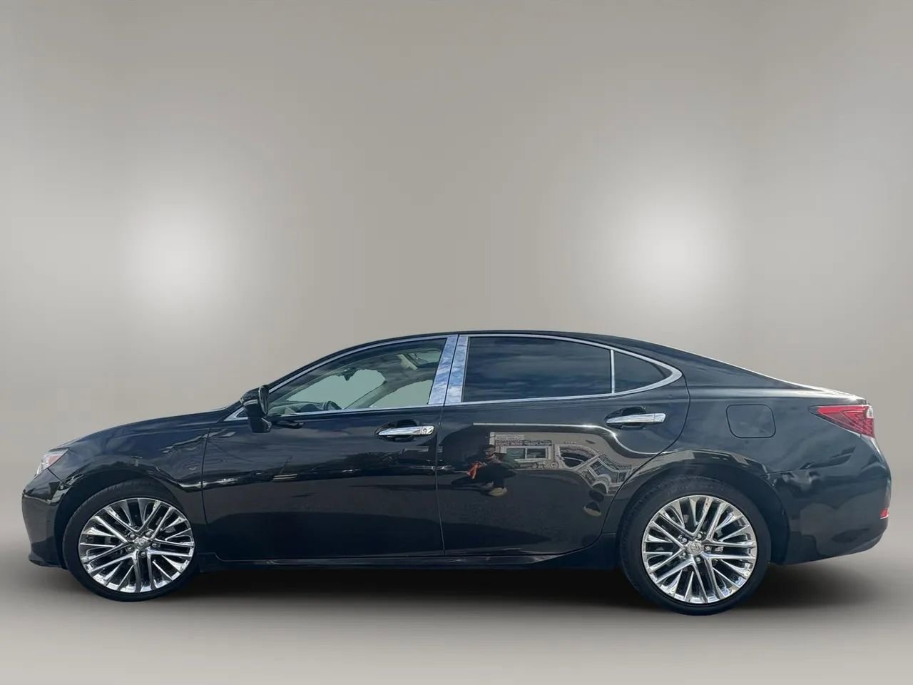 Used 2015 Lexus ES 350 w/ Luxury Package FWD image 4