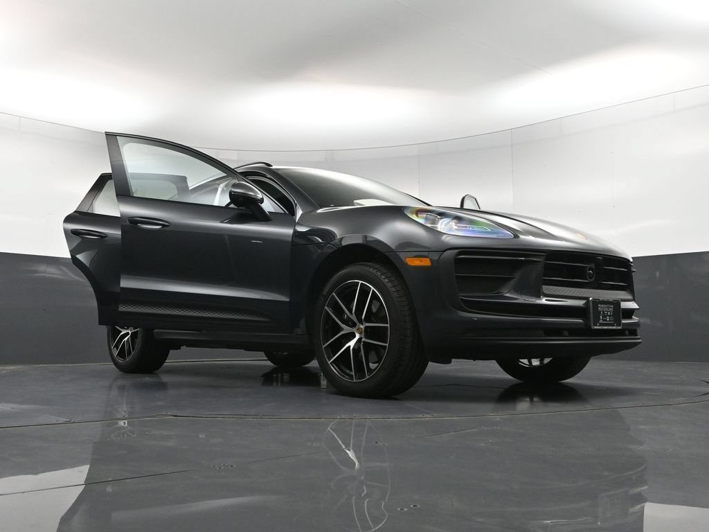 Certified 2026 Porsche Macan AWD/4WD image 36