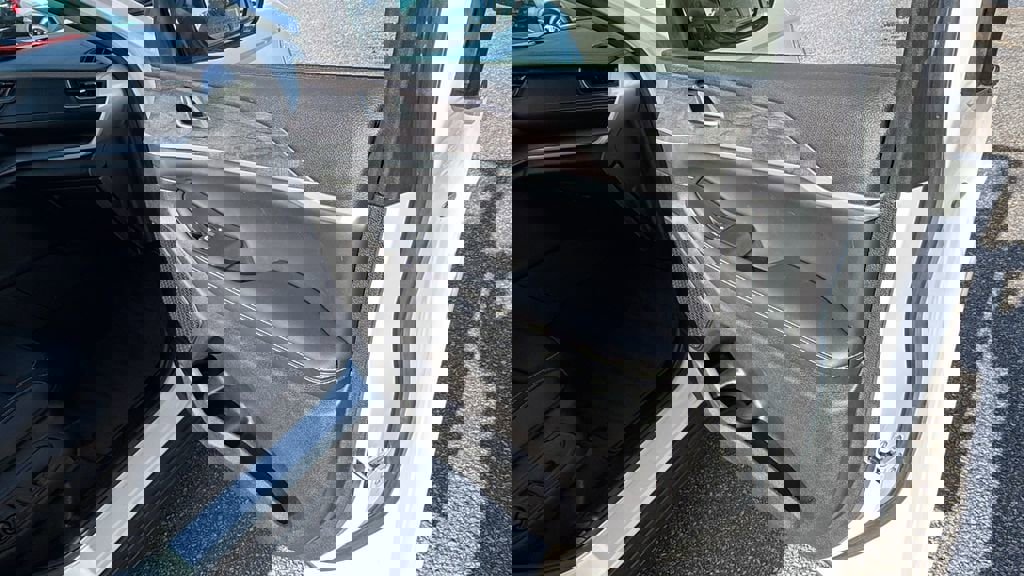 Used 2023 Jeep Grand Cherokee L Limited w/ Luxury Tech Group II image 16