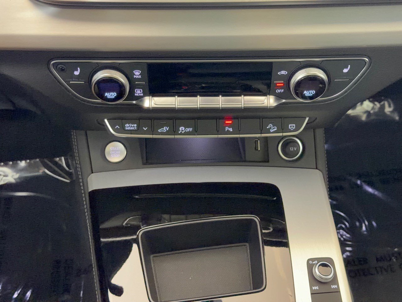 Certified 2024 Audi Q5 e Premium Plus w/ Premium Plus Package AWD/4WD image 22