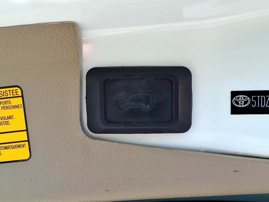 Used 2011 Toyota Highlander SE w/ Tow Pkg FWD image 11