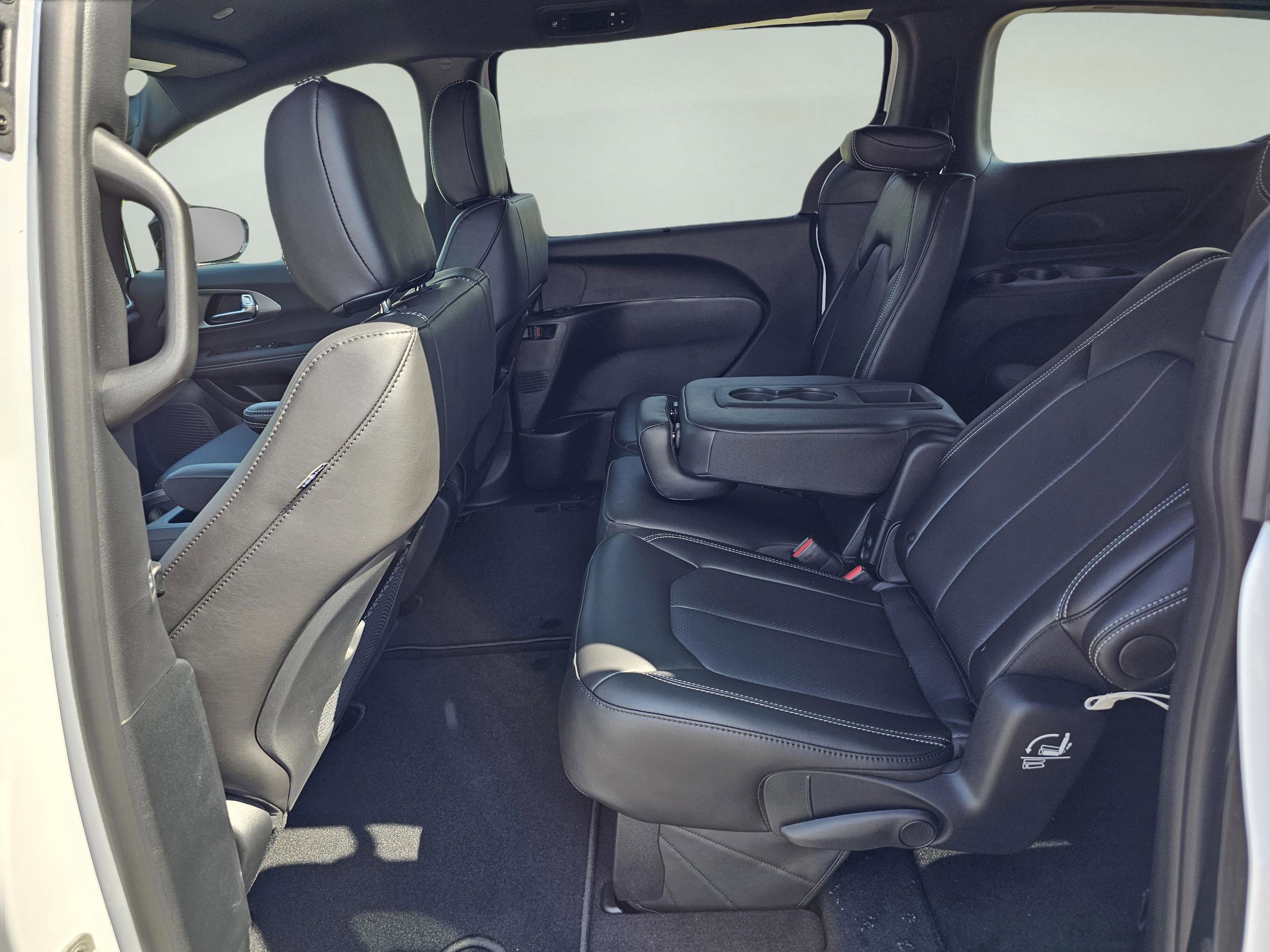 New 2026 Chrysler Pacifica Select image 30