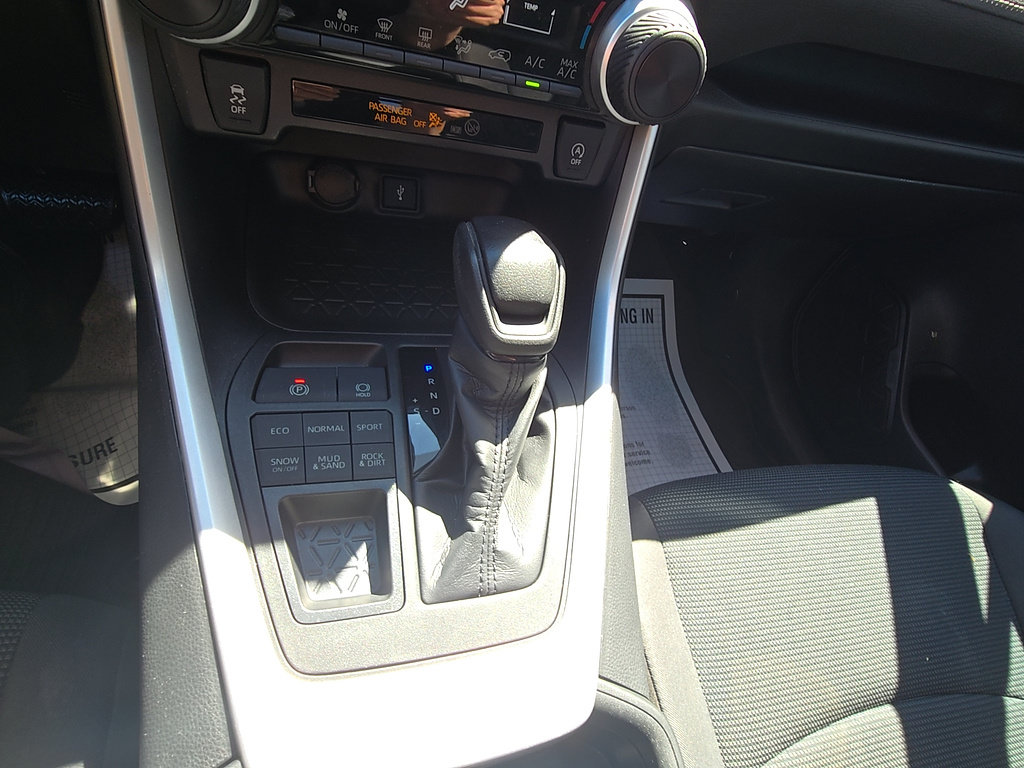 Certified 2021 Toyota RAV4 LE AWD/4WD image 17