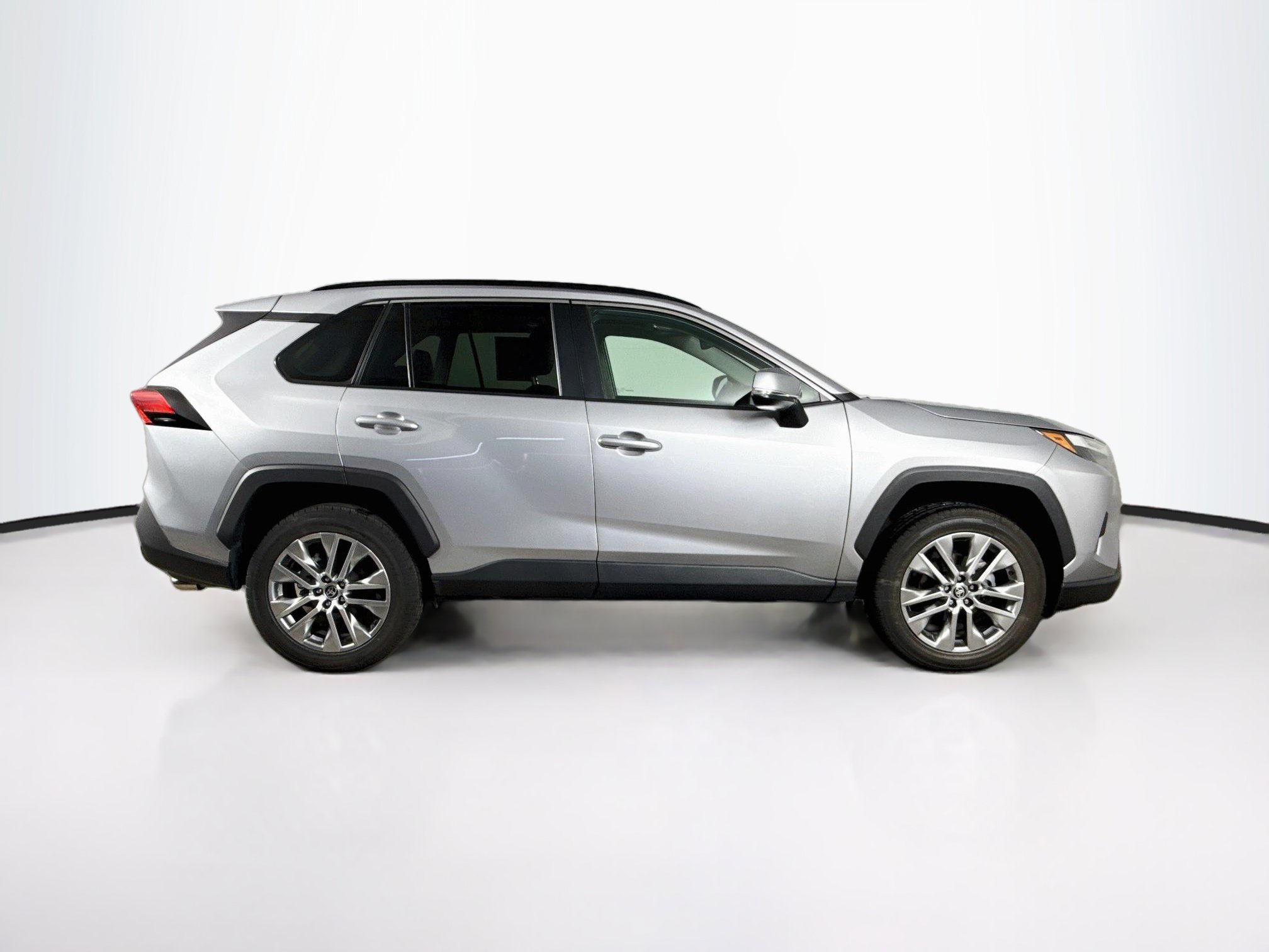 Used 2023 Toyota RAV4 XLE Premium FWD image 2