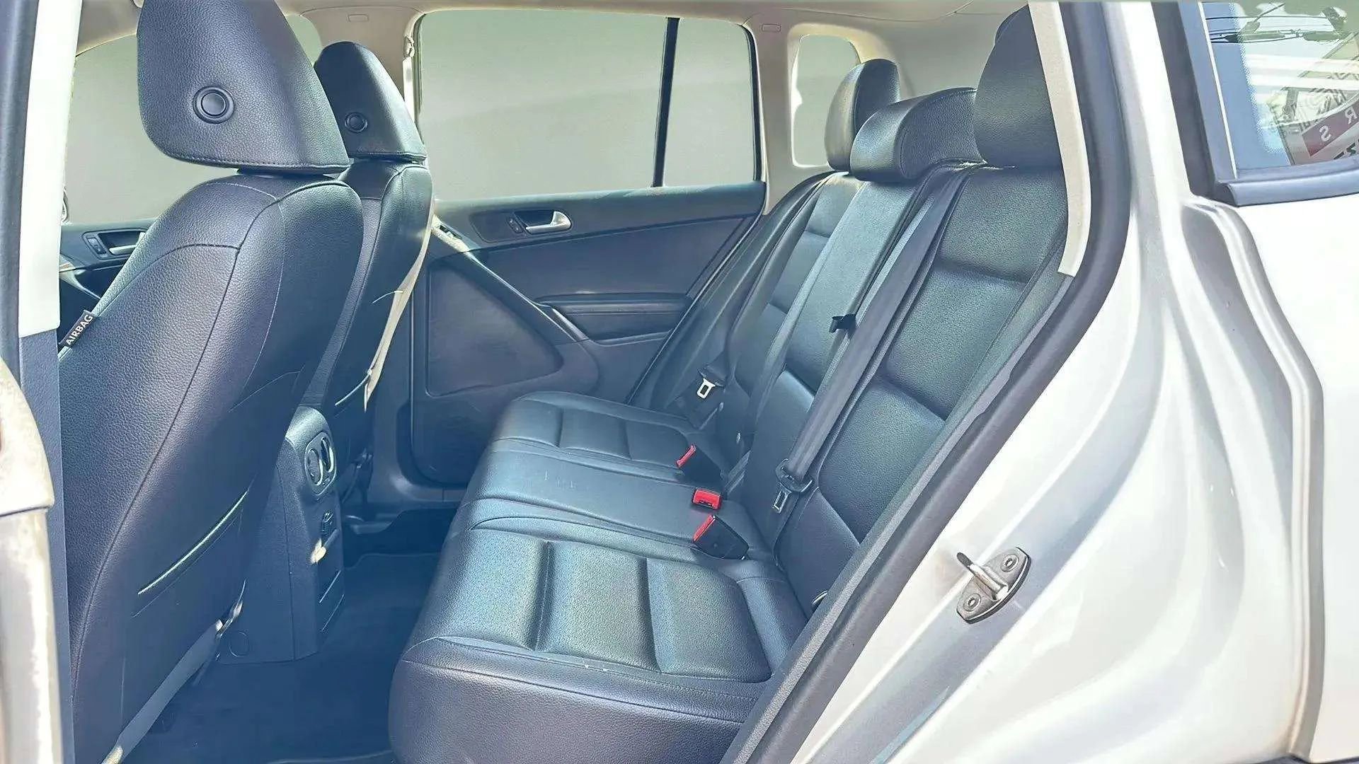 Used 2016 Volkswagen Tiguan S image 16