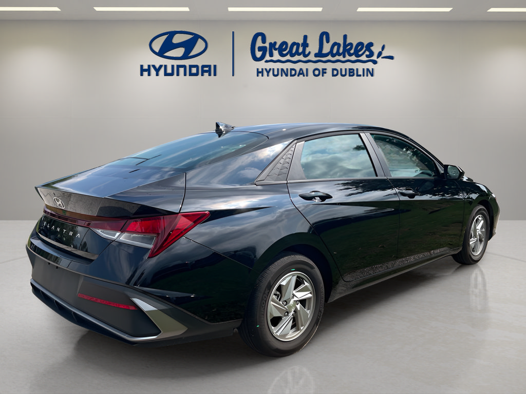 Used 2026 Hyundai Elantra SE FWD image 5
