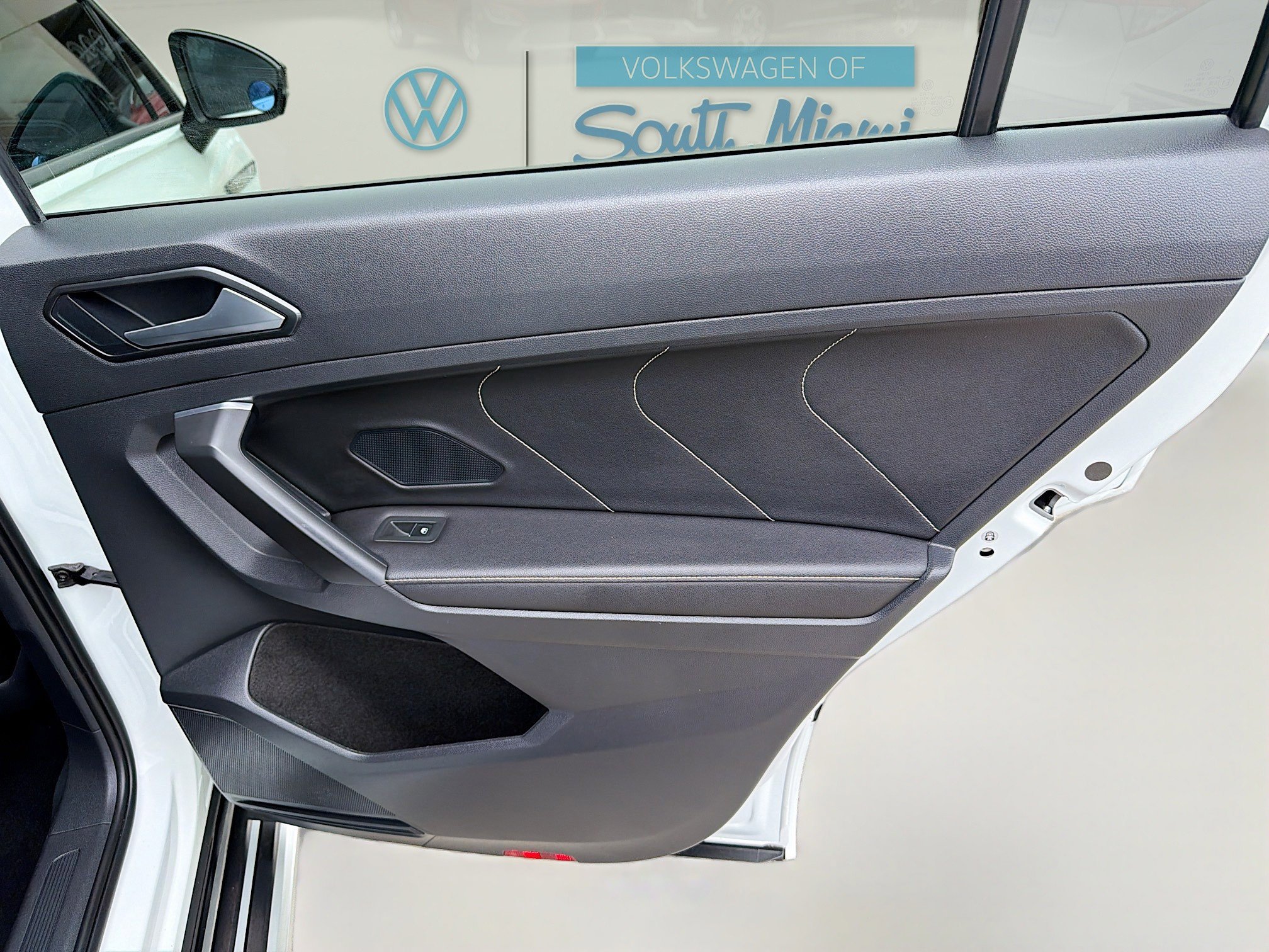 Used 2023 Volkswagen Tiguan SE R-Line image 31