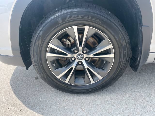 Used 2016 Toyota Highlander XLE AWD/4WD image 29