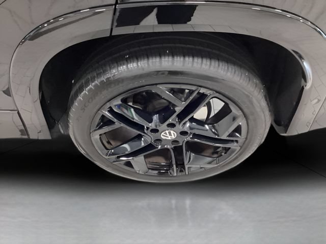 Certified 2025 Volkswagen Tiguan SE R-Line AWD/4WD image 22