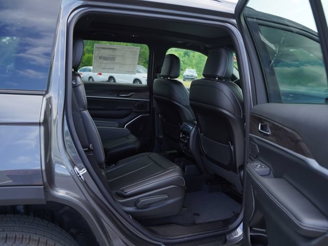 New 2026 Jeep Grand Cherokee L Limited w/ Limited Altitude Package AWD/4WD image 21