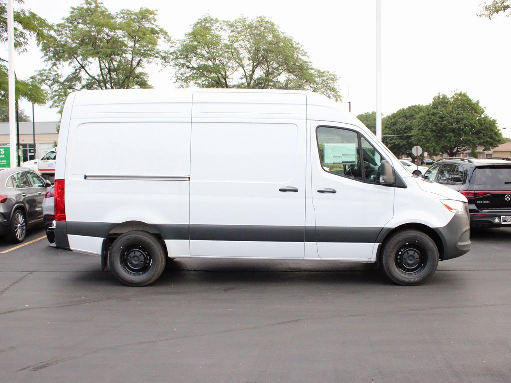 Used 2025 Mercedes-Benz Sprinter 2500 image 2