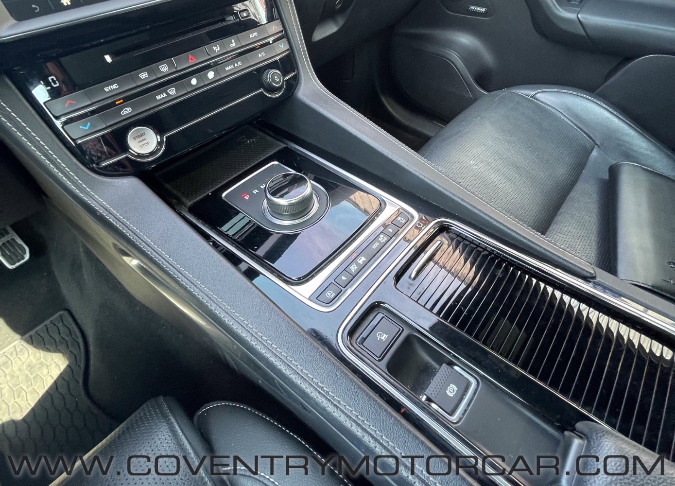 Used 2019 Jaguar F-PACE S image 21