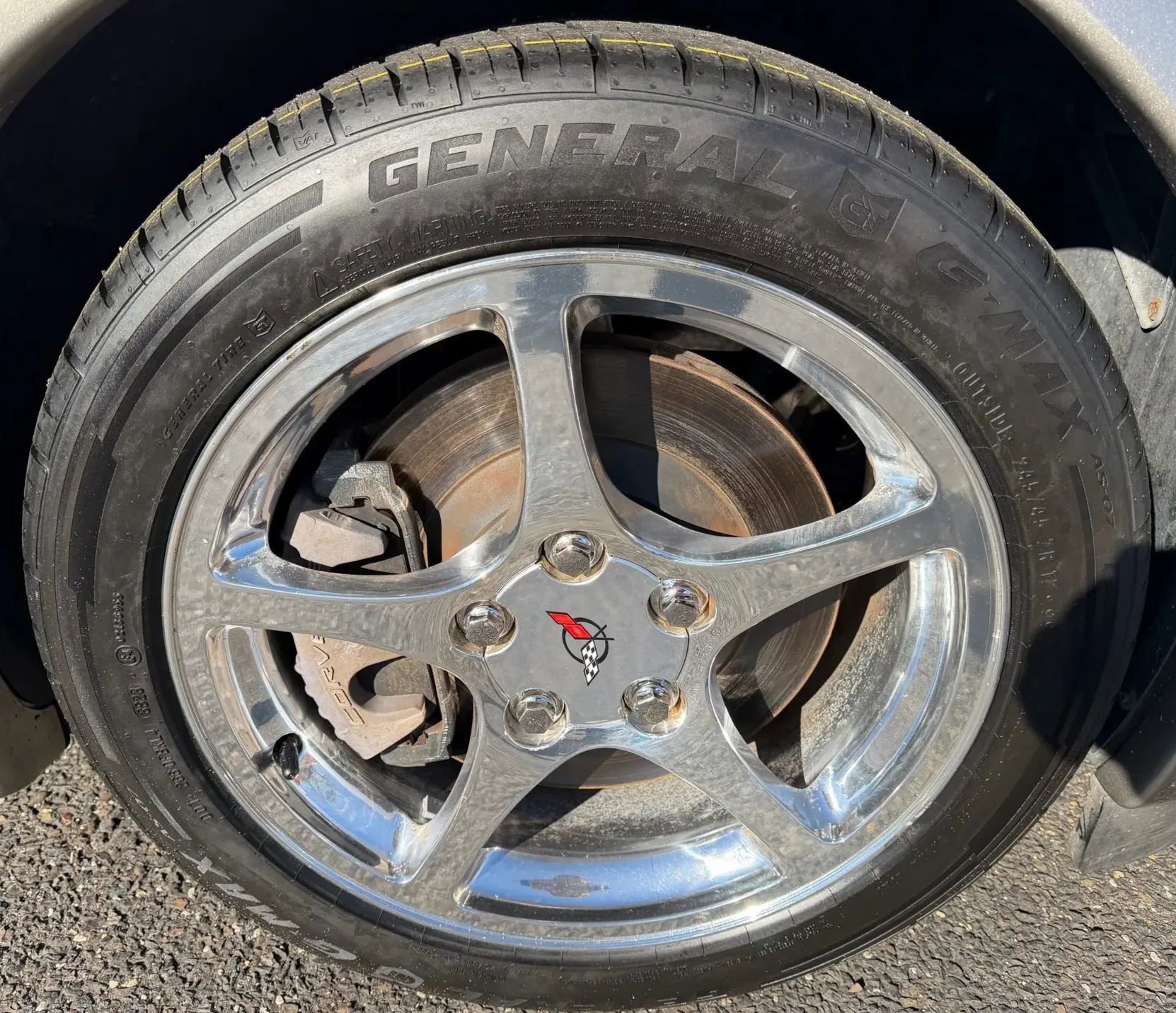 Used 2001 Chevrolet Corvette Coupe w/ Preferred Equipment Group1 image 34