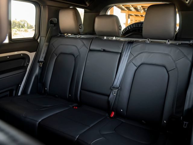 New 2026 Land Rover Defender 110 X-Dynamic SE AWD/4WD image 24