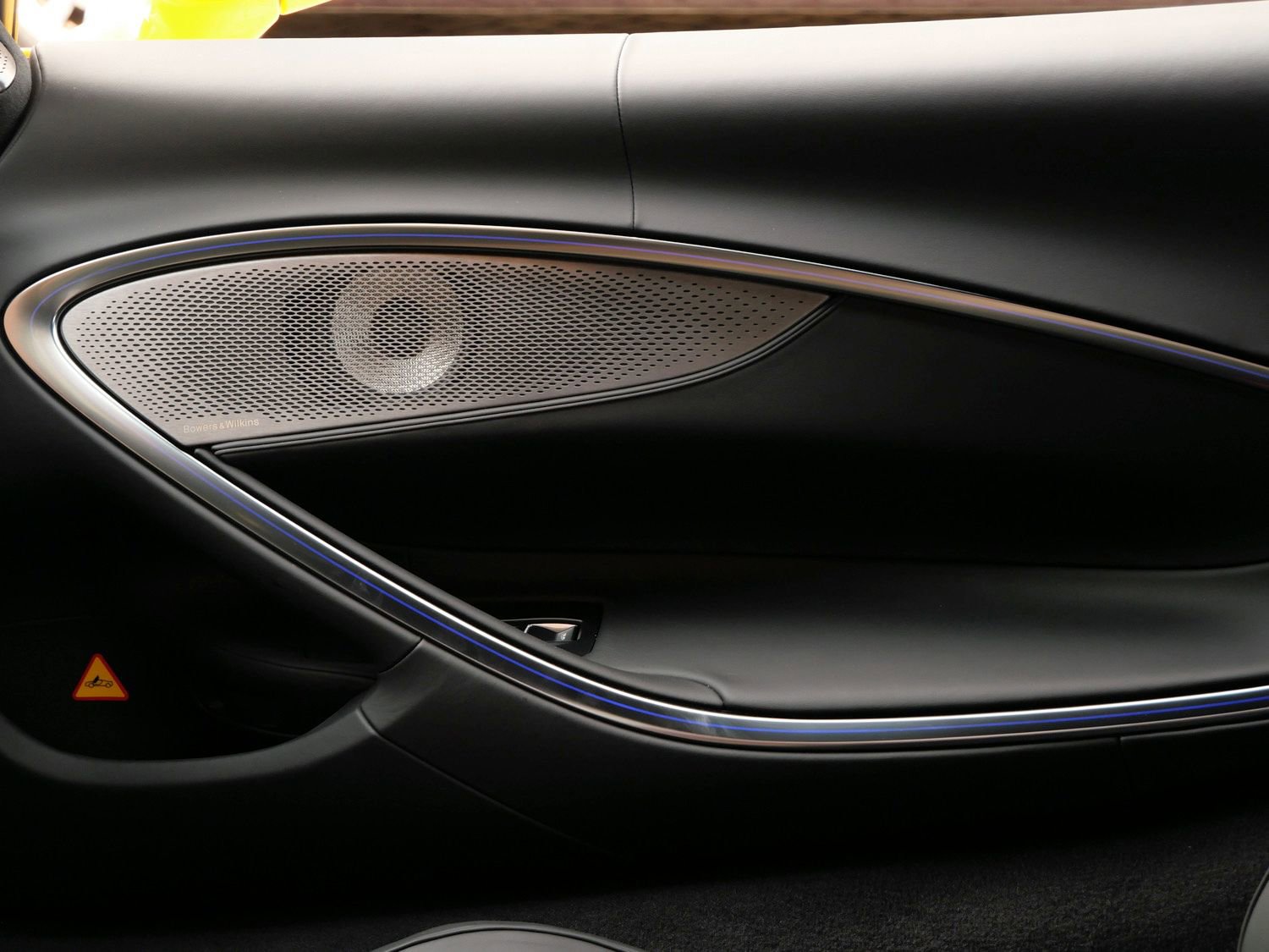 Used 2023 McLaren Artura RWD image 18