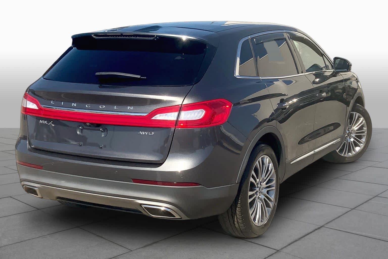 Used 2018 Lincoln MKX Reserve AWD/4WD image 13