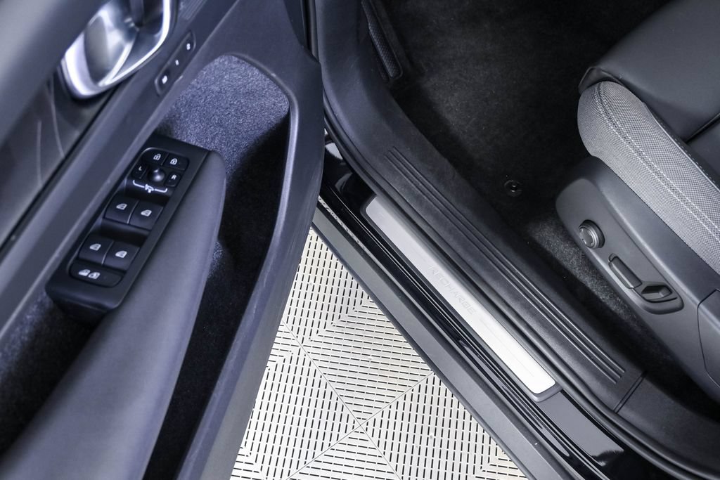Certified 2023 Volvo C40 P8 Recharge Plus w/ Climate Package AWD/4WD image 9