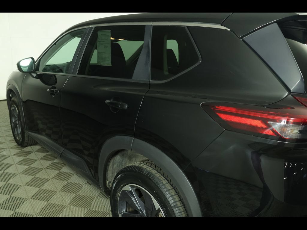 Used 2024 Nissan Rogue SV FWD image 17