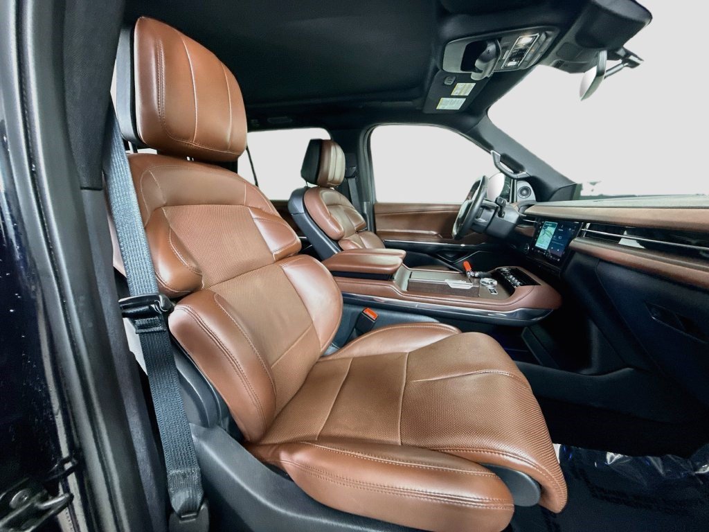 Used 2025 Lincoln Navigator Reserve AWD/4WD image 28