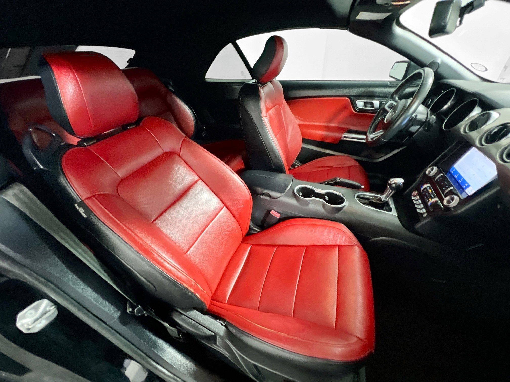 Used 2020 Ford Mustang Convertible w/ Equipment Group 101A image 31